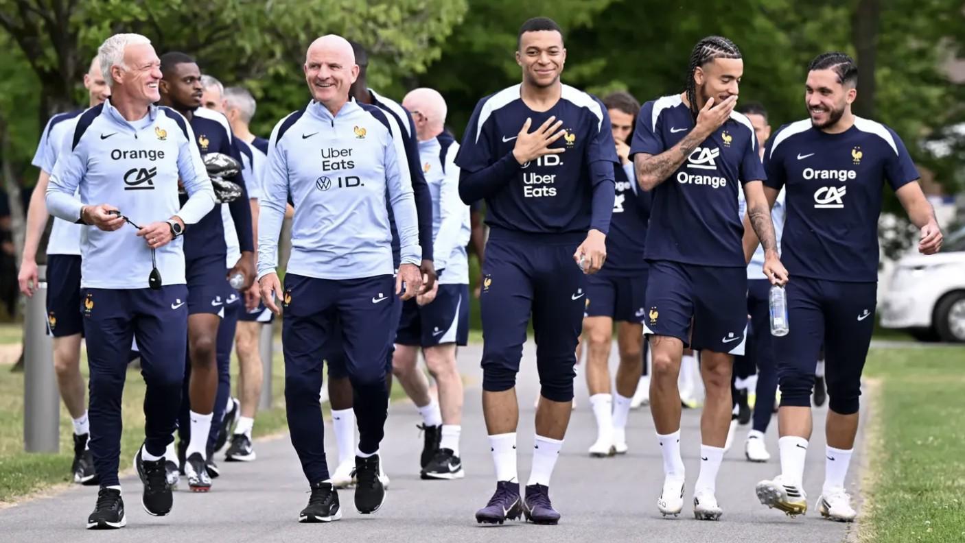 RMC：德尚依然在与特奥保持沟通；拉比奥仍将会得到征召